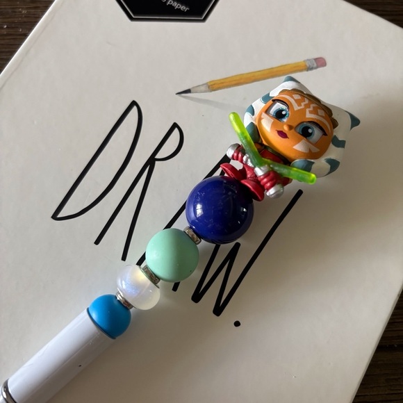 Disney Doorables: Star Wars: Ahsoka Tano handmade beaded pen - Picture 1 of 3